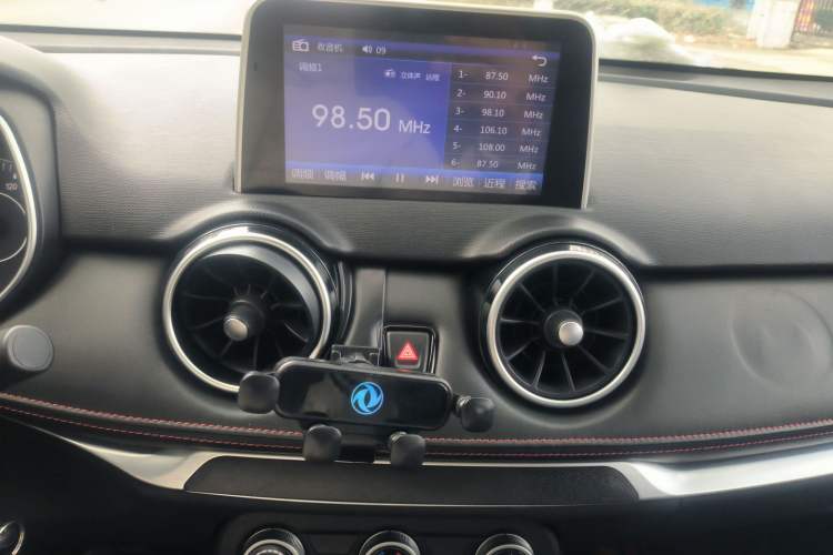 Used Dongfeng Fengon 500 2021 1.5L CVT Enjoyment Model Audio And AC Panel