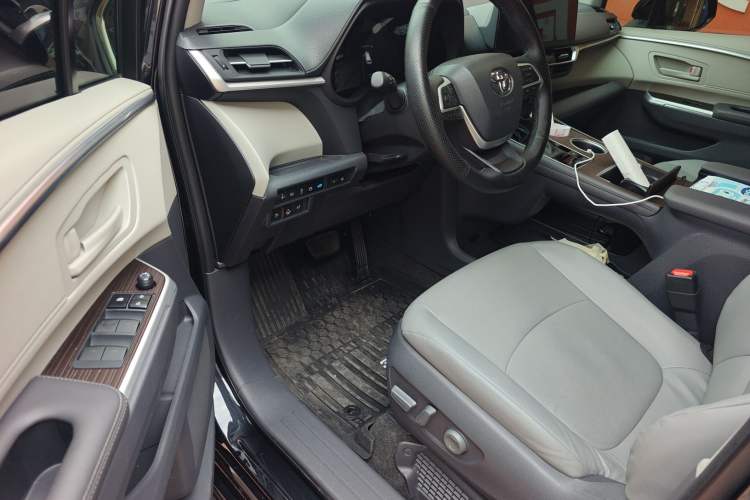 Used Toyota Granvia 2024 2.5L Hybrid Comfort Edition