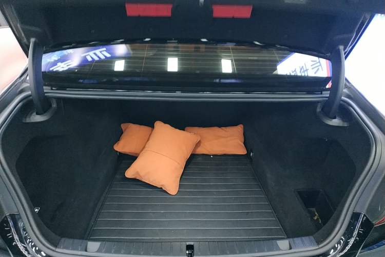 Used BMW 7 Series 2016 730Li Leading Model
