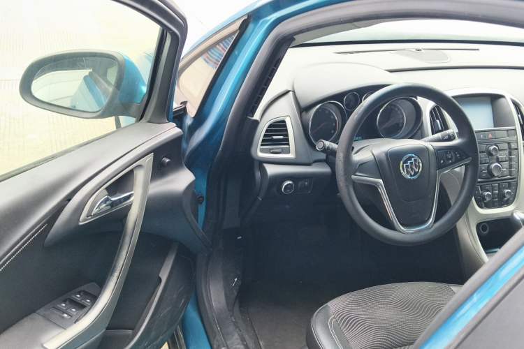 Used Buick GT 2013 XT 1.6L Automatic Fashion Edition Driver Seat