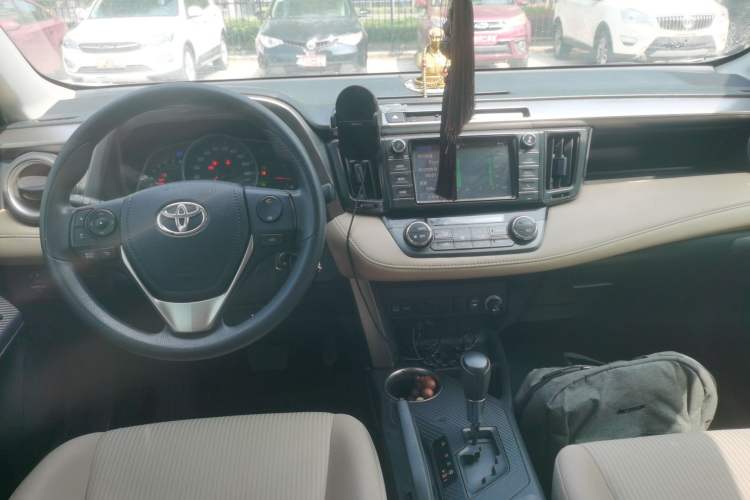 Used Toyota RAV4 2015 2.0L CVT Two-Wheel Drive Fashion Edition
