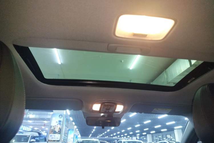 Used Hyundai Elantra 2021 1.5L CVT GLX Elite Edition Headliner