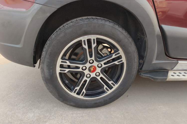 Used FORTHING Joyear X5 2013 1.6L Manual Luxury Model China IV Standard
