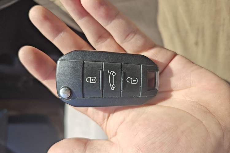 Used Peugeot 408 2014 1.8L Automatic Luxury Edition Vehicle Key