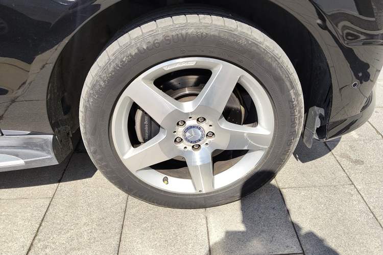 Used Mercedes-Benz M-Class 2015 ML 400 4MATIC Luxury Model Right Front Wheel Hub