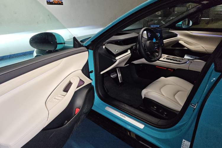 Used Xiaomi Auto SU7 2024 Four-Wheel Drive Ultra-Long Range Advanced Intelligent Driving Max Edition Driver Seat