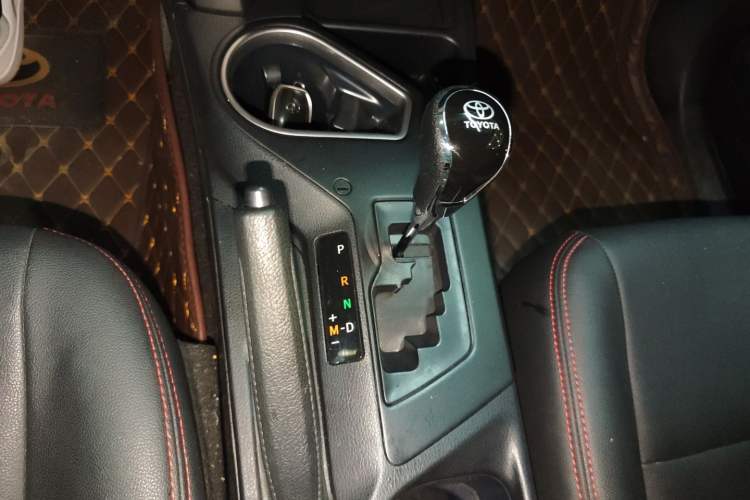 Used Toyota RAV4 2016 2.0L CVT Two-Wheel Drive Fashion Edition China V Standard
