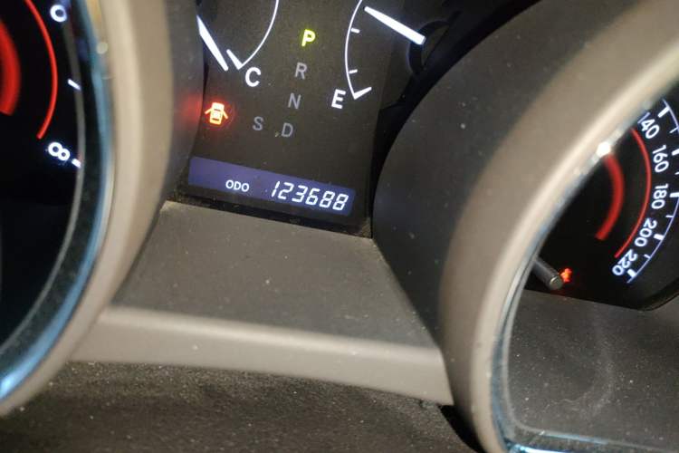 Used Toyota Highlander 2013 2.7L Two-Wheel Drive 7-Seater Zijin Edition Odometer Close Up