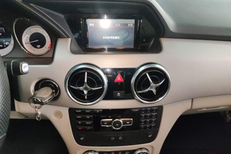 Used Mercedes-Benz GLK-Class 2013 GLK 300 4MATIC Dynamic Sunroof Model