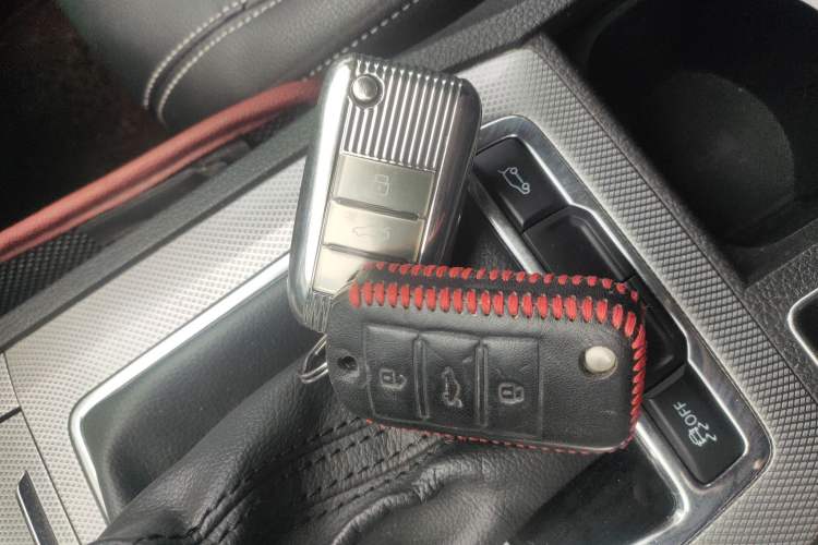 Used Roewe RX5 2016 30T Two-Wheel Drive Automatic Internet Smart Edition Vehicle Key