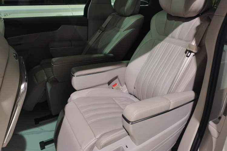 Used Roewe iMAX8 2023 400TGI Comfort Edition Interior 4