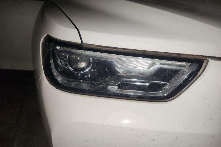 Used Haval H2s 2018 Red-Label 1.5T Manual Comfort Model Right Front Headlight