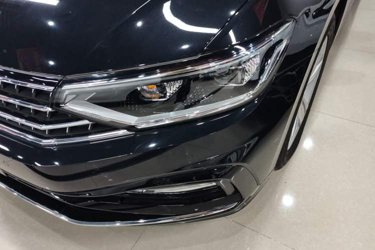 Used Volkswagen Magotan 2023 2 Million Units Limited-Edition 280TSI DSG Comfort Version Left Front Headlight