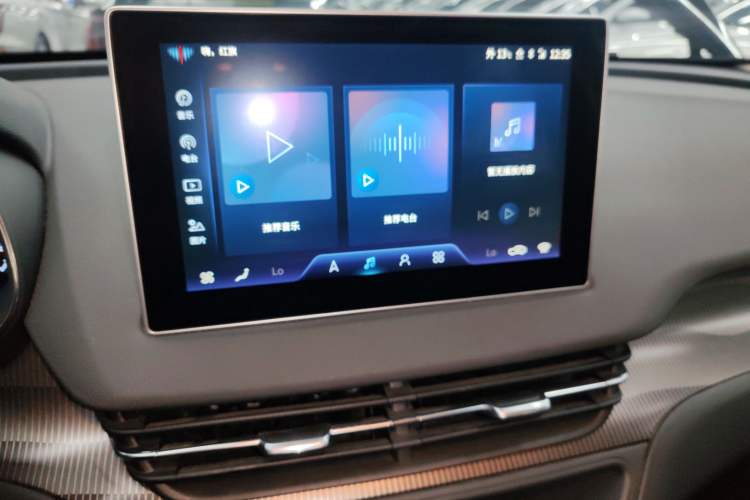 Used Hongqi E-QM5 2022 431 km Charge & Enjoy Edition