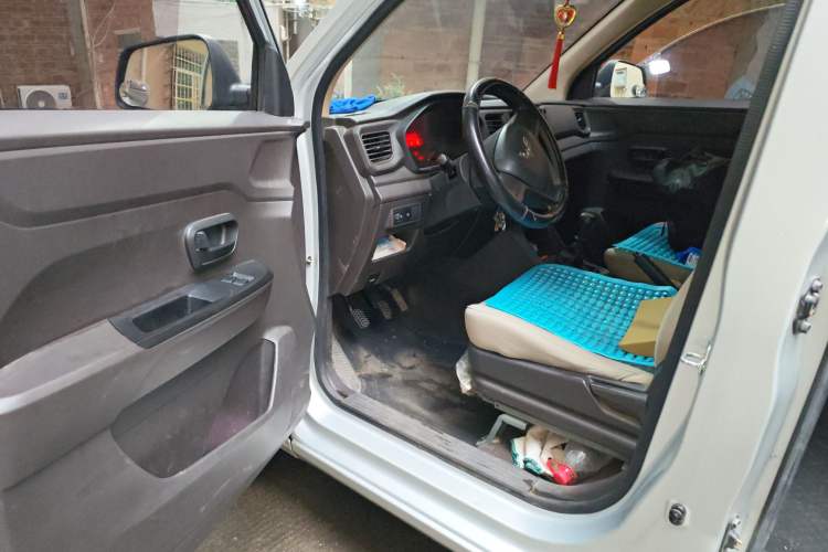 Used Wuling Hongguang V 2019 1.5L Jingqu Version China VI LAR