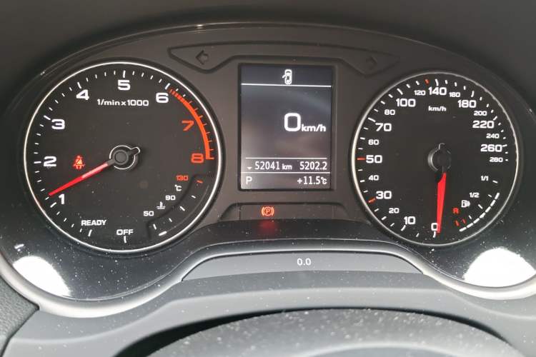 Used Audi A3 2020 Limousine 35 TFSI Sporty Version China VI Odometer Close Up