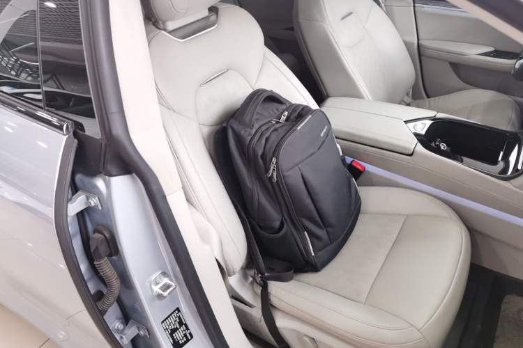 Used NETA S 2022 Extended-Range Version 1160 km Range Rear-Wheel Drive Mid-Grade