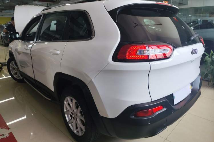 Used Jeep Cherokee 2016 2.0L Superior Edition