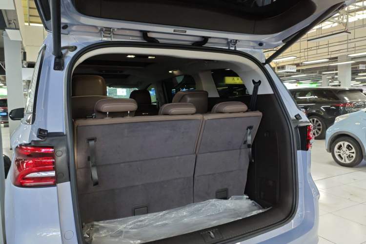 Used Roewe iMAX8 New Energy 2022 First-Class Platinum Edition Trunk