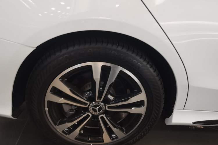 Used Mercedes-Benz C-Class 2019 C 260 Sport Edition Right Rear Wheel Hub