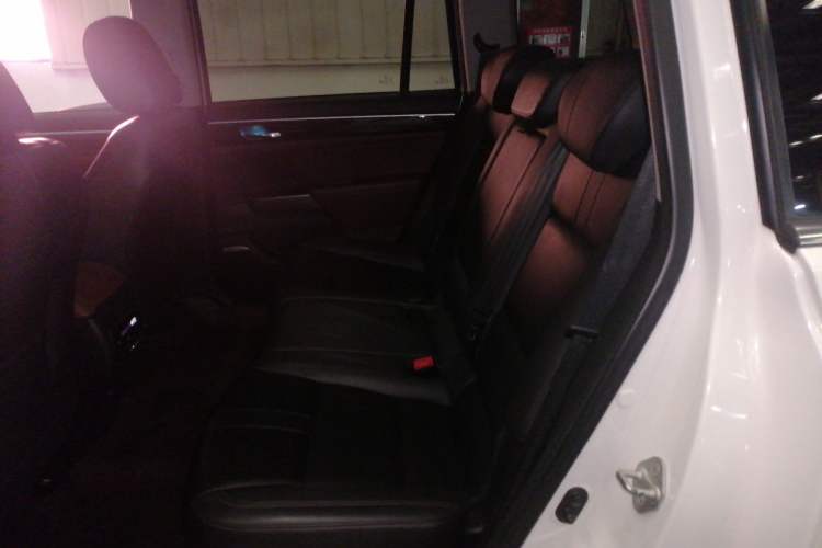 Used GAC Trumpchi GS8 2017 320T Two-Wheel Drive Luxury Smart Connectivity Version (7 Seats)