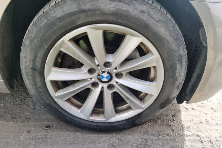 Used BMW 5 Series 2013 525Li Luxury Model Right Front Wheel Hub