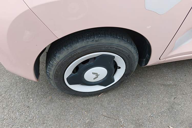 Used Wuling Hongguang MINIEV 2022 Macaron Premium Model – Lithium Iron Phosphate Left Front Wheel Hub