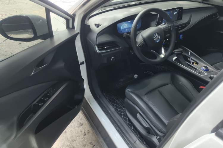 Used Buick Velite 6 2023 Revised Version 430 km Range – Commuter Edition Driver Seat