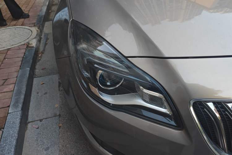 Used Buick Regal 2015 1.6T Leading Technology Model Right Front Headlight