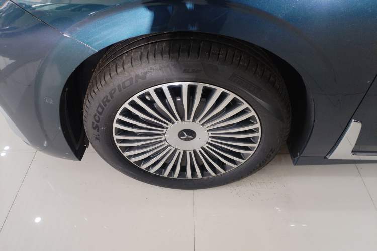 Used VOYAH Dream 2025 PHEV Four-Wheel Drive Prestige Kunpeng Edition
