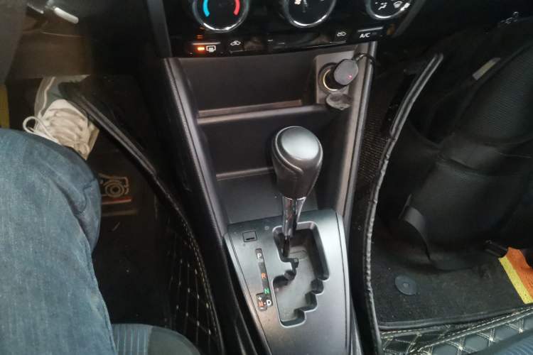 Used Toyota YARiS L Zhi Xiang 2021 1.5L CVT Leading Edition Gear Lever