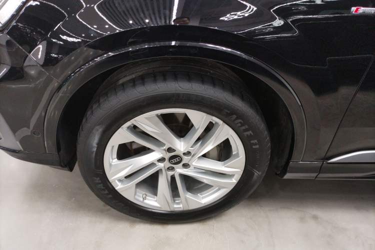 Used Audi Q7 2023 45 TFSI quattro S line Sport model
