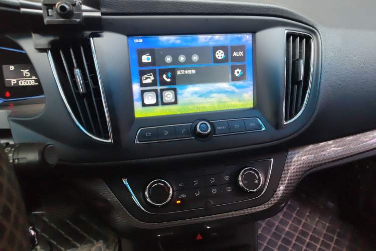 Used Roewe 360 2015 1.5L Automatic Luxury Edition
