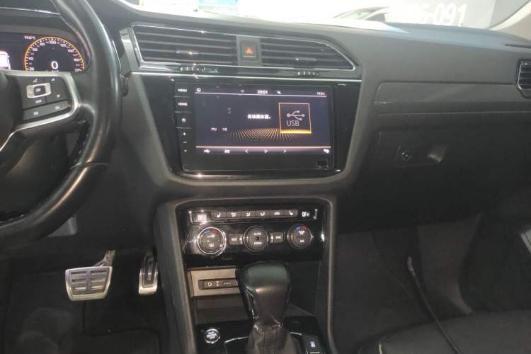 Used Volkswagen Tiguan L 2020 330TSI Automatic Two-Wheel Drive R-Line Flagship Version China VI Standard Audio And AC Panel