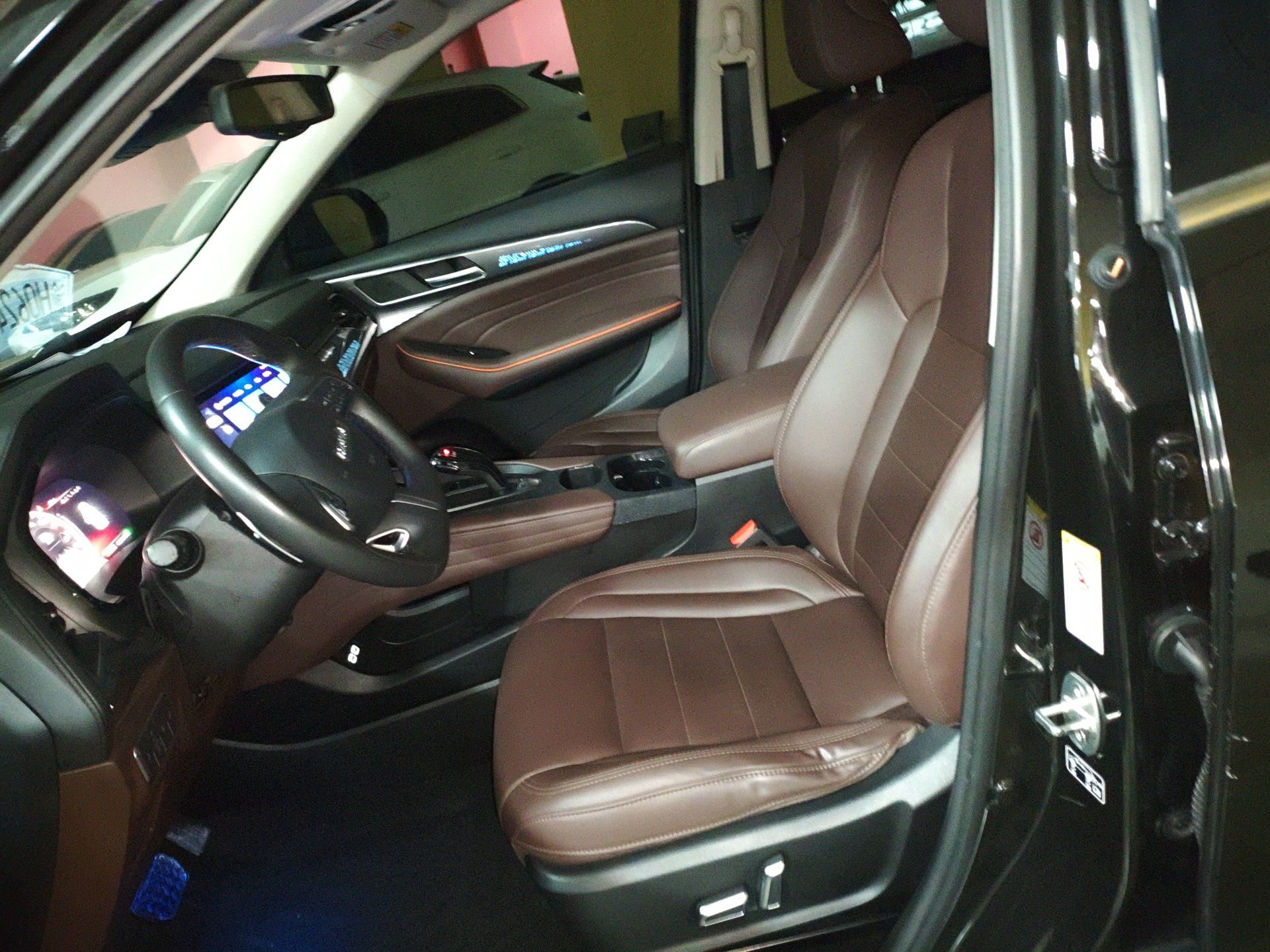 Переднее сиденье в автомобиле