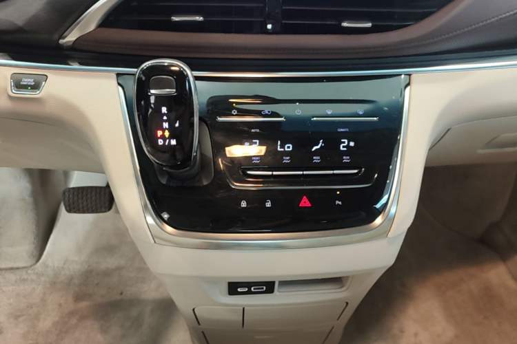 Used Buick GL8 2023 Land Executive Class Comfort Model
