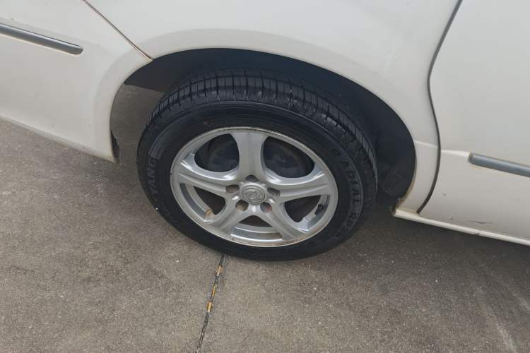 Used Dongfeng Shuaike 2013 Facelift 1.5L Manual Comfort 7-Seater China V Standard
