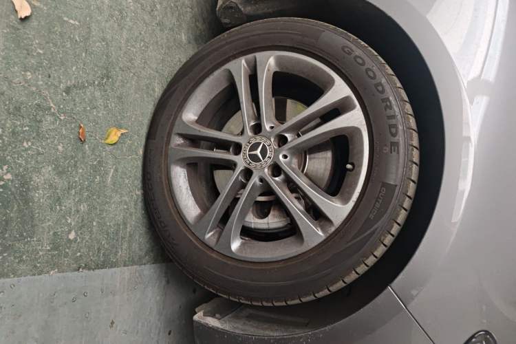 Used Mercedes-Benz B-Class 2020 B 200 Sport Edition Right Front Wheel Hub