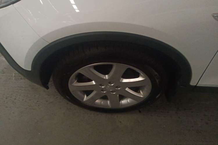 Used Buick Encore 2014 1.4T Automatic Two-Wheel Drive Urban Elite Model Left Front Wheel Hub