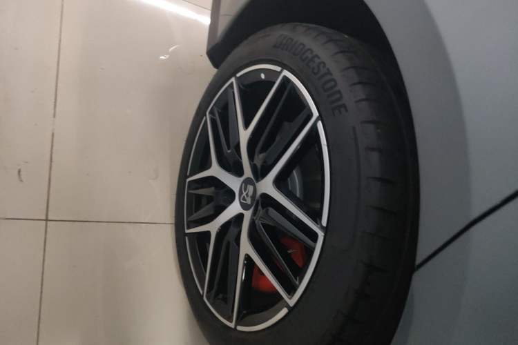 Used BYD Han L 2025 DM-p Four-Wheel-Drive LiDAR Flagship Model Right Rear Wheel Hub