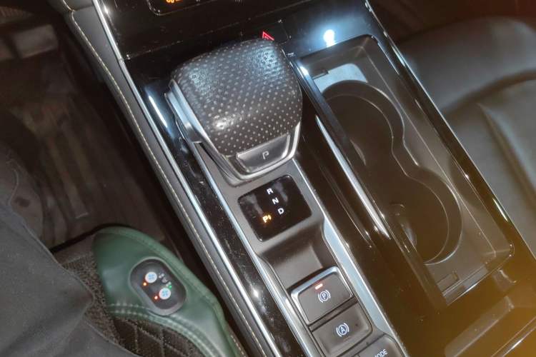 Used Roewe i6 MAX New Energy 2023 EV 420 Skyroof Special Edition Gear Lever