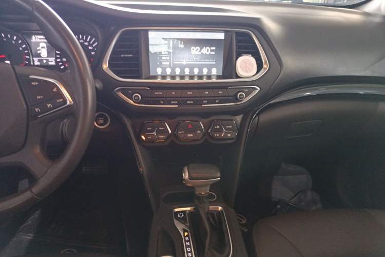 Used GAC Trumpchi GS4 2017 235T Automatic Two-Wheel Drive Luxury Smart Connectivity Version Audio And AC Panel