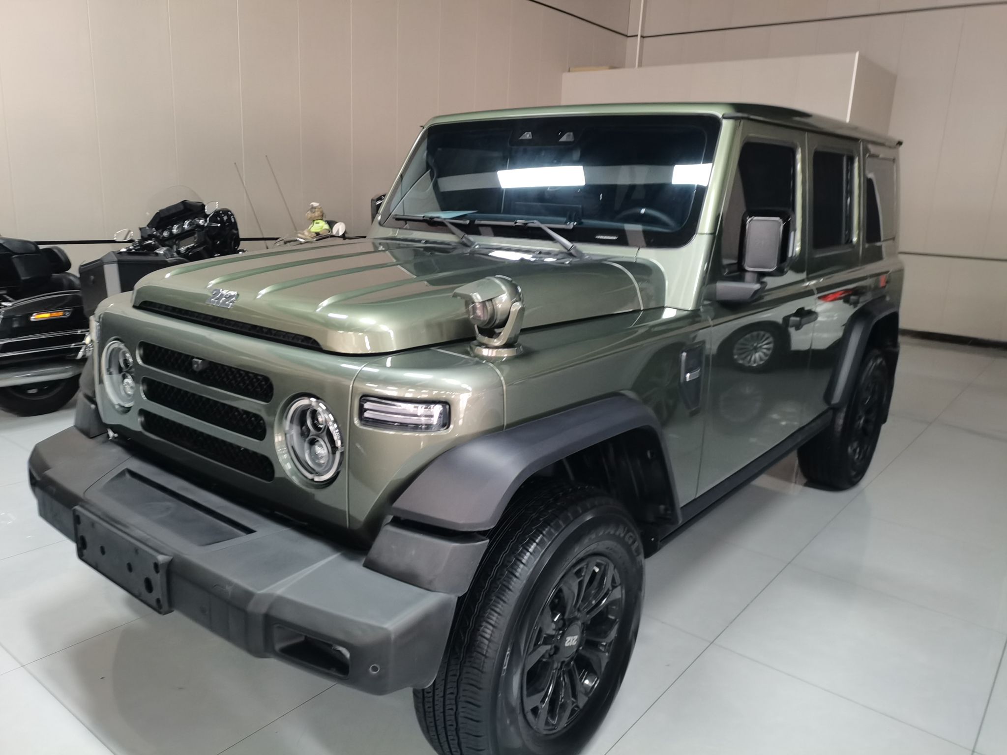 تحت مقدمة السيارة