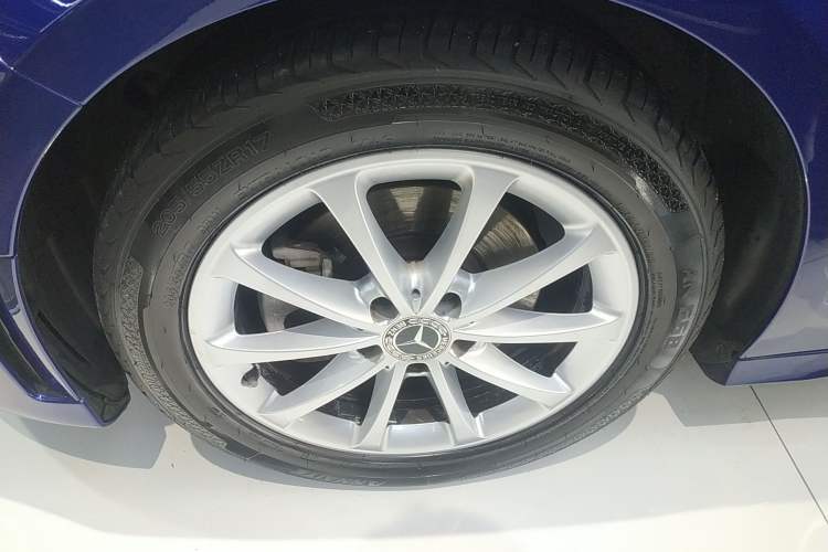 Used Mercedes-Benz A-Class 2020 A 200 L Sport Sedan Left Front Wheel Hub