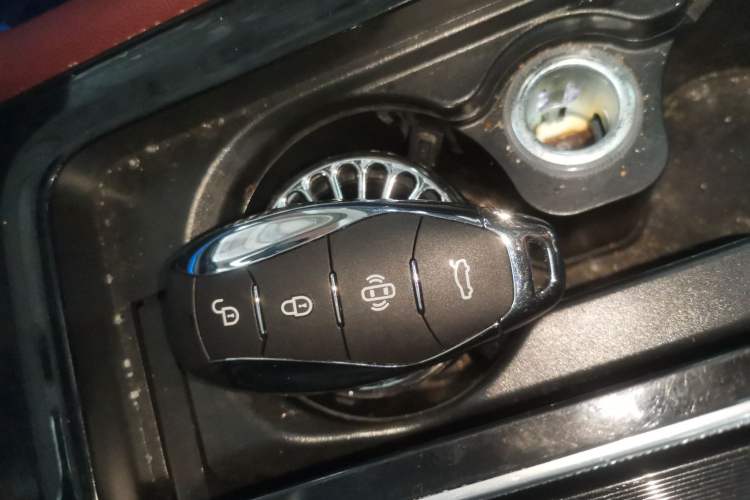 Used Hongqi H5 2025 2.0T Automatic Flag Edition – 500 000 Units Commemorative Version