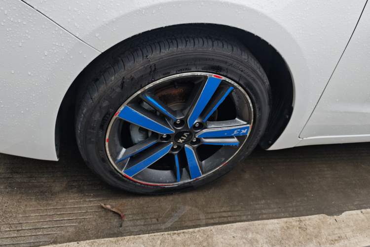 Used Kia K3 2017 1.6L Automatic 15th Anniversary Special Edition GLS Left Front Wheel Hub