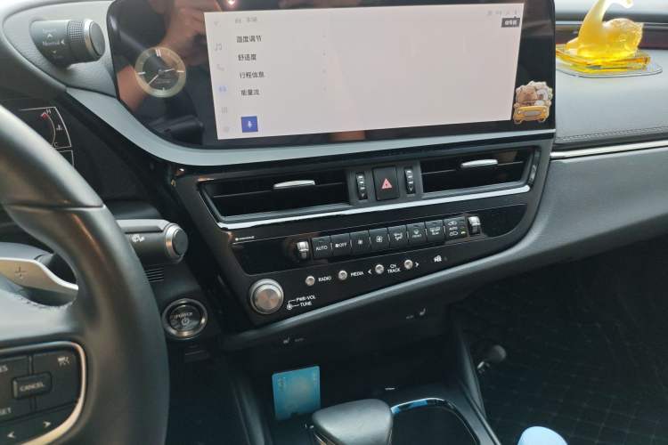 Used Lexus ES 2022 300h Excellence Edition
