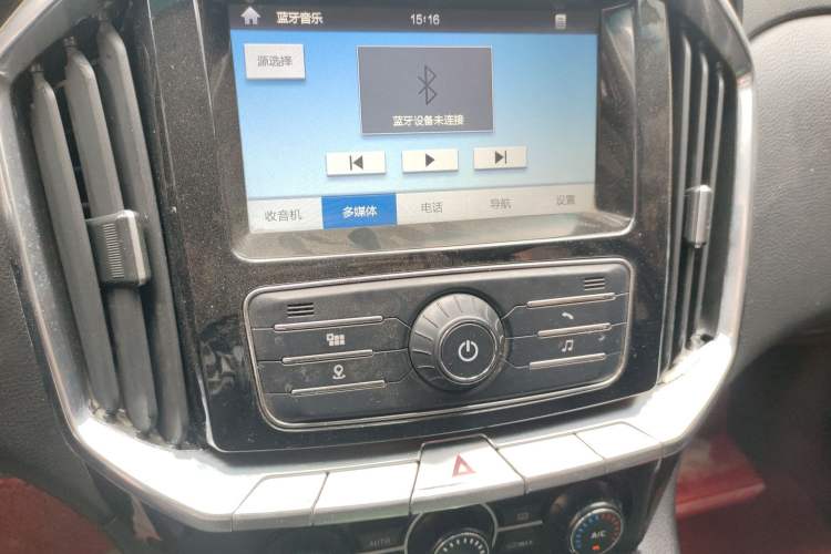 Used JMC Yusheng S350 2016 2.0T Automatic Two-Wheel Drive Gasoline Luxury Edition 5 Seats Audio And AC Panel