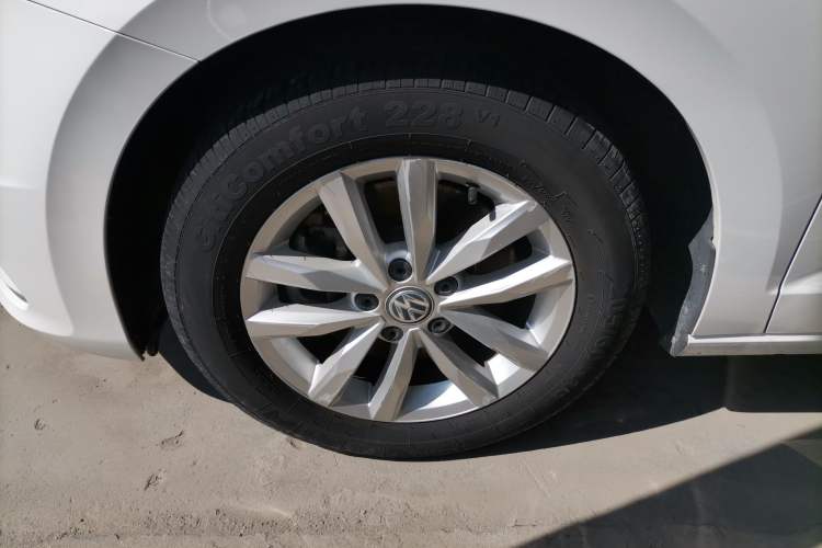 Used Volkswagen Touran 2018 Volkswagen Touran L 280TSI DSG Comfort Edition 7 Seats China V Emission Standard Left Front Wheel Hub