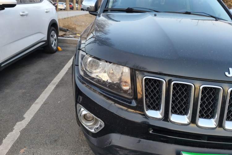 Used Jeep Compass 2013 2.4L four-wheel-drive sport version